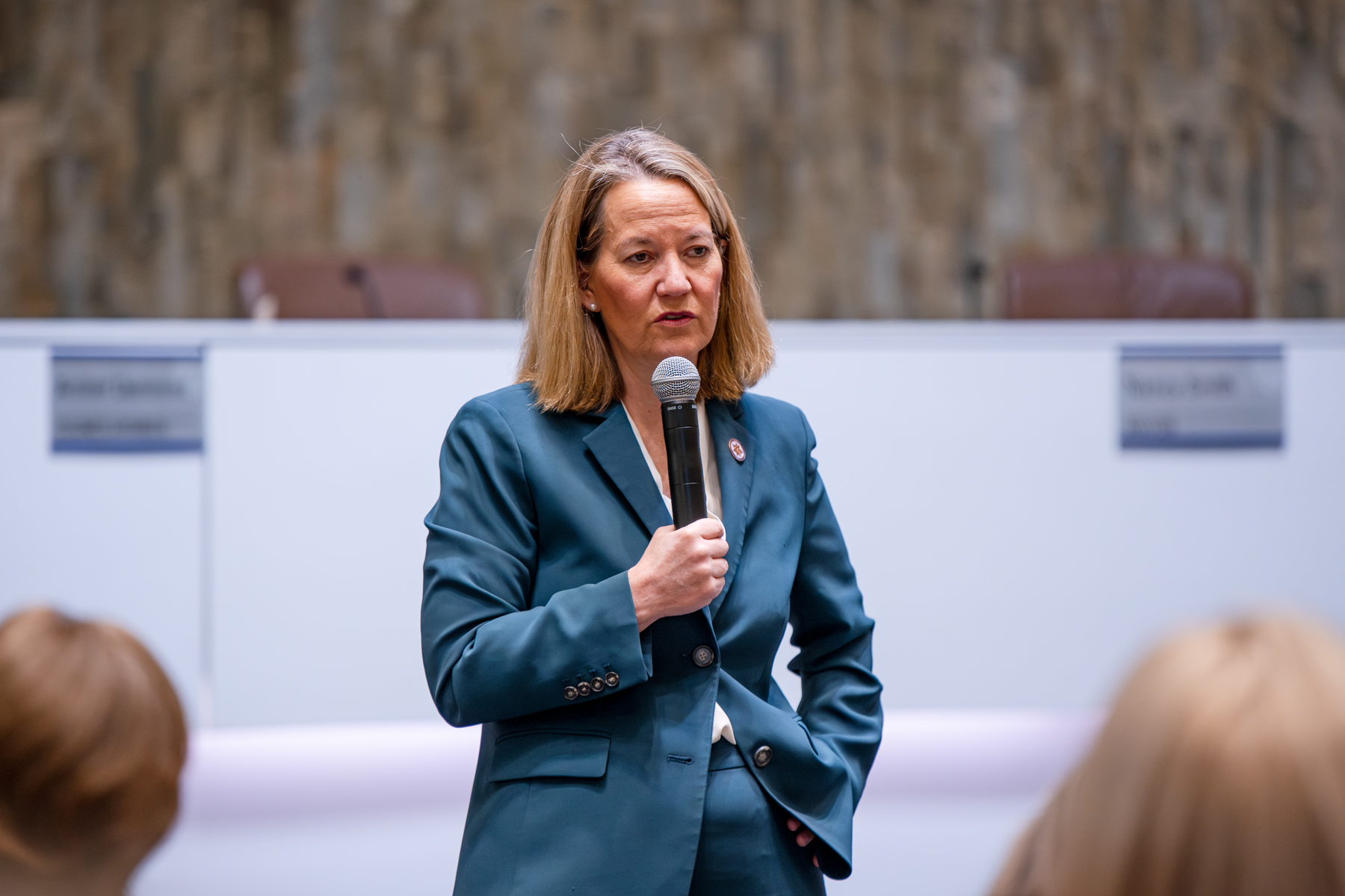 ‘Don’t get sucked in’: Arizona AG warns Maricopa seniors about rising AI scams