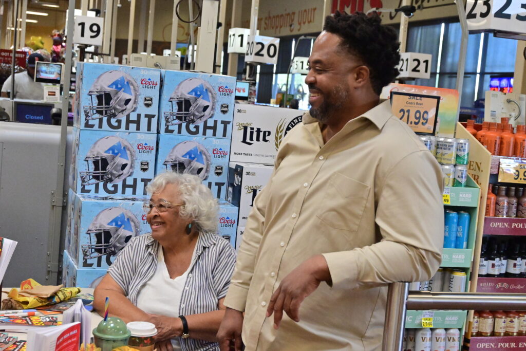 20261024-bartunek-book-signing-my-boy-from-mars-7