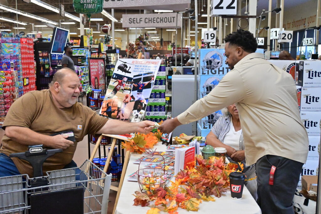20261024-bartunek-book-signing-my-boy-from-mars-8
